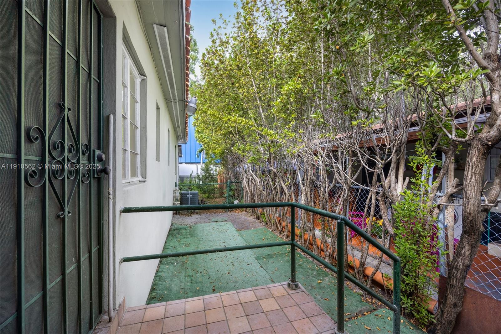 12TH ST MANORS SEC 3 - Residential Income