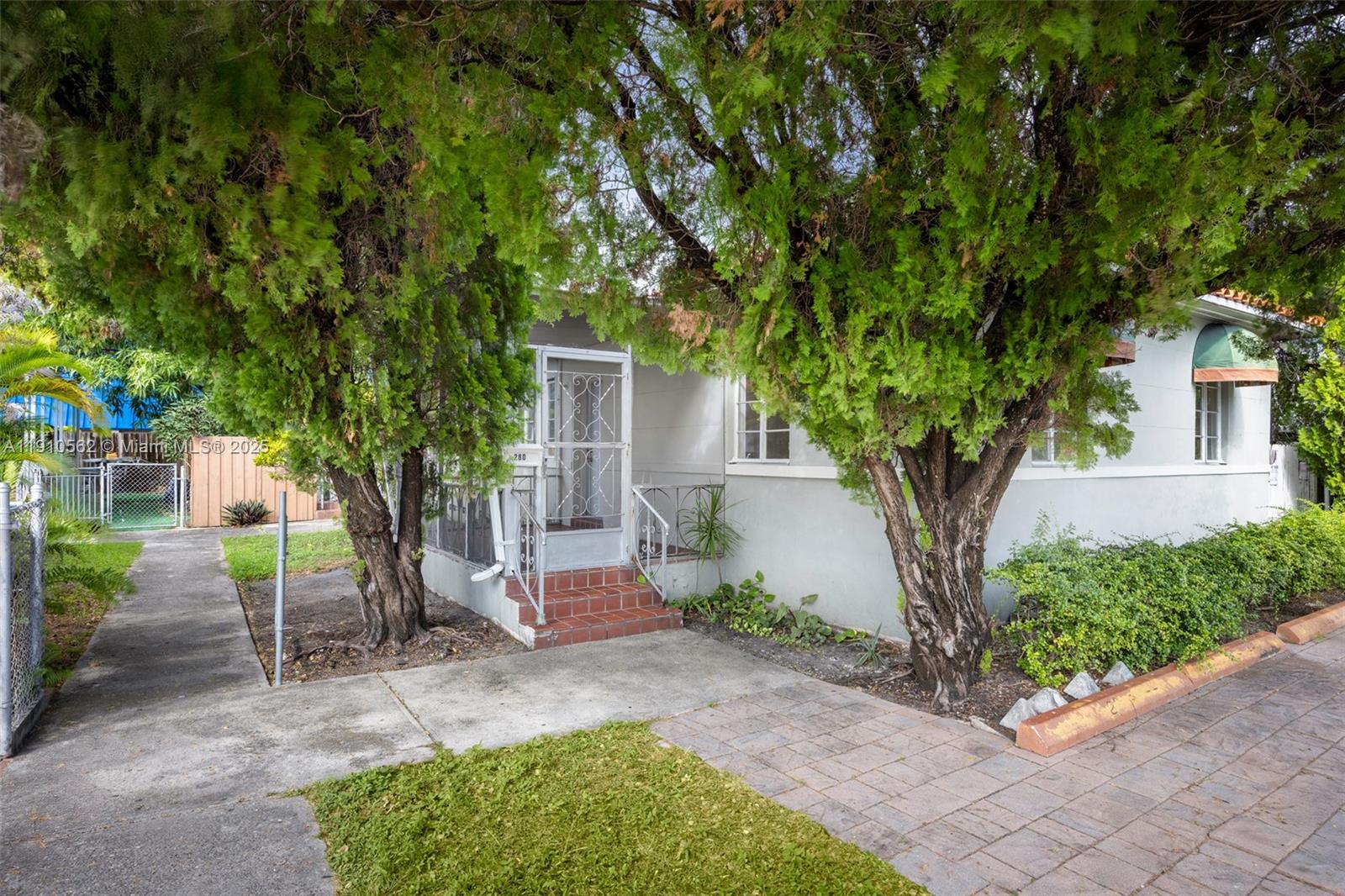 12TH ST MANORS SEC 3 - Residential Income