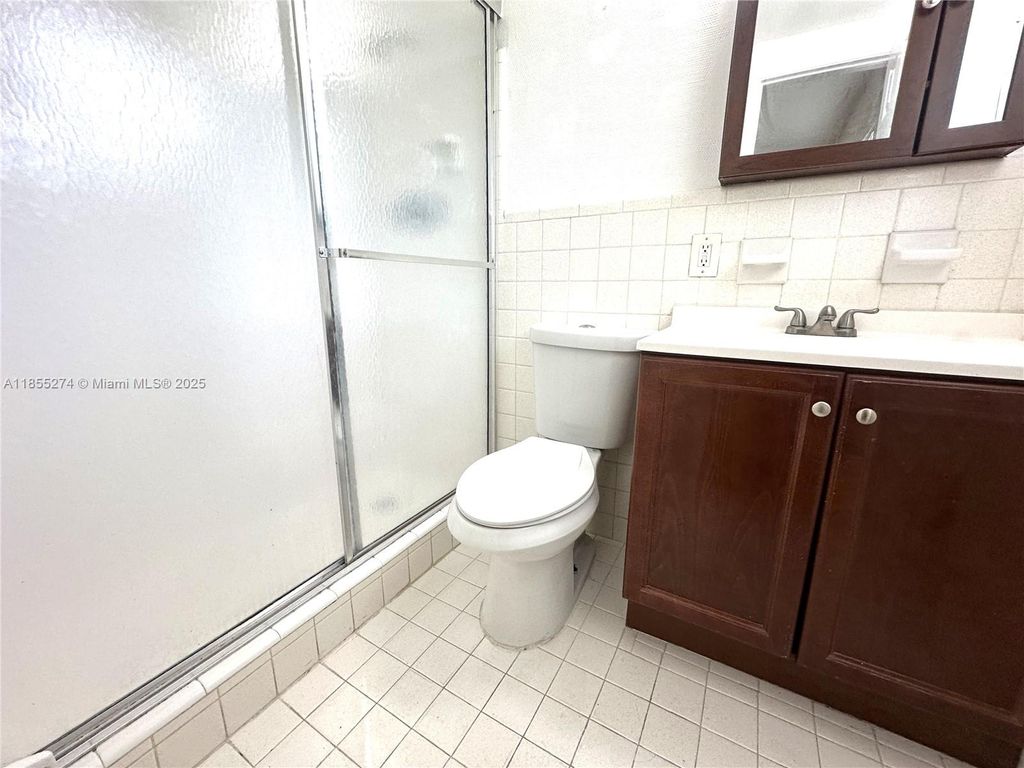 Photo of 5420 NE 22nd Ter #12, Fort Lauderdale, FL 33308 (MLS # A11855274)