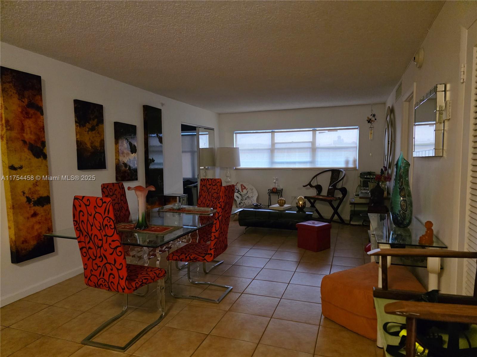 Rental Property at 1881 Washington Ave 6, Miami Beach, Miami-Dade County, Florida - Bedrooms: 2 
Bathrooms: 2  - $3,600 MO.