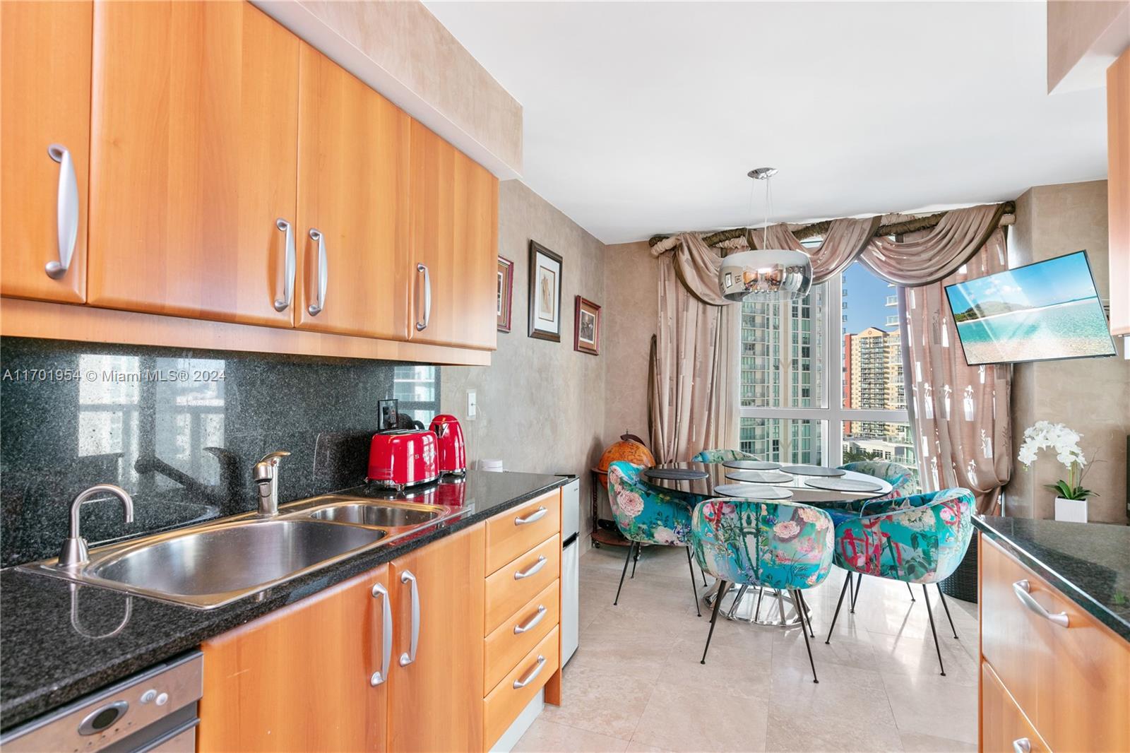 OCEANIA V CONDO - Residential