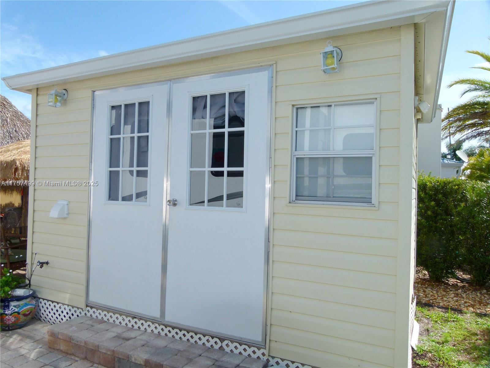 Silver Palms RV Resort - Land