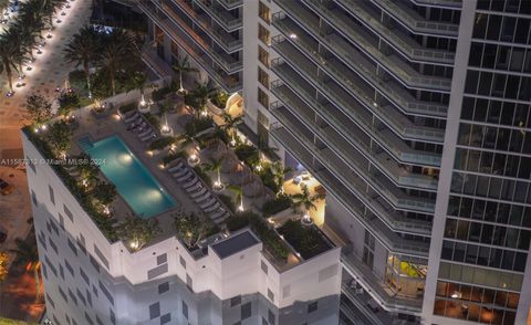 Condominium in Miami FL 1300 Brickell Bay Dr 42.jpg