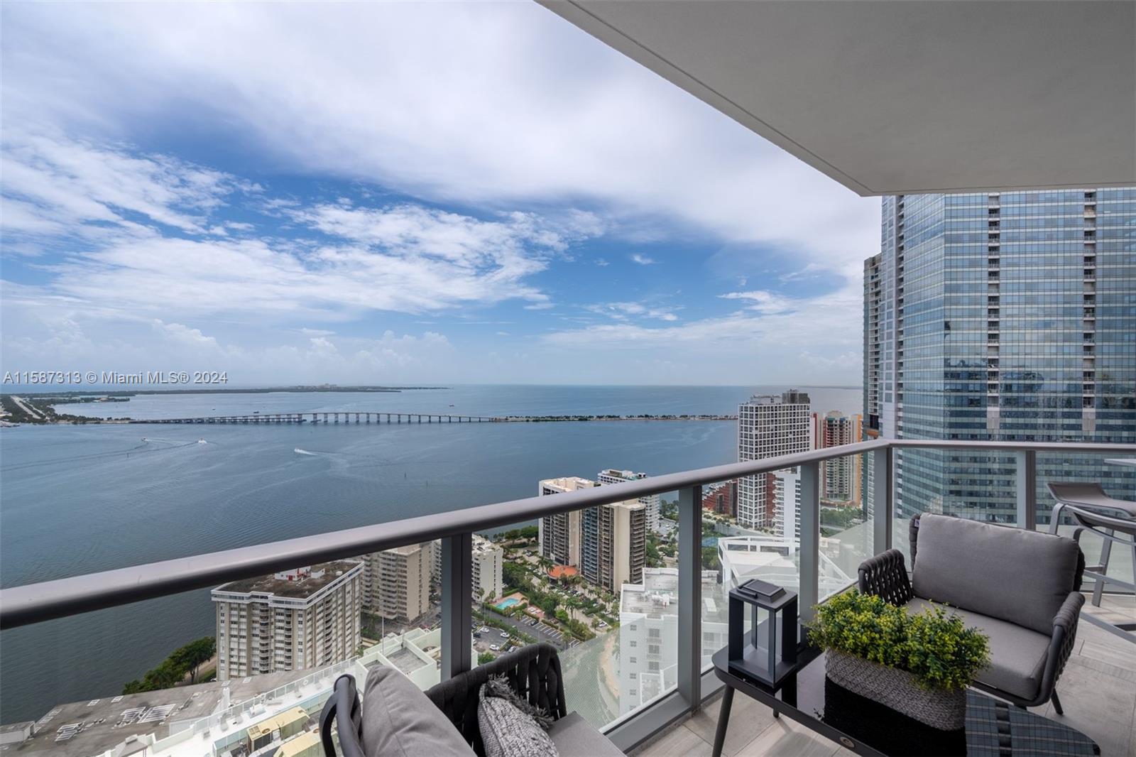 BRICKELL HOUSE CONDO - Residential