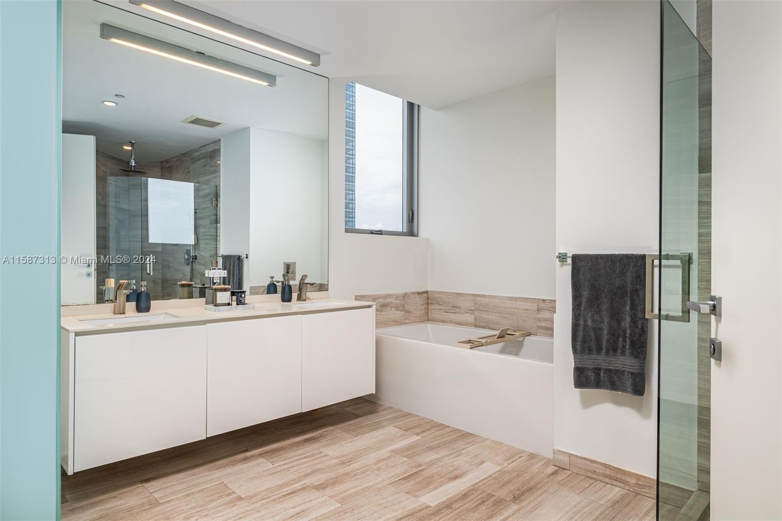 BRICKELL HOUSE CONDO - Residential