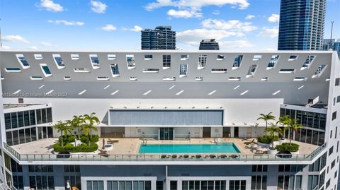 Condominium in Miami FL 1300 Brickell Bay Dr 4.jpg