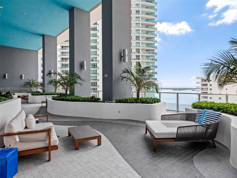 Condominium in Miami FL 1300 Brickell Bay Dr 43.jpg
