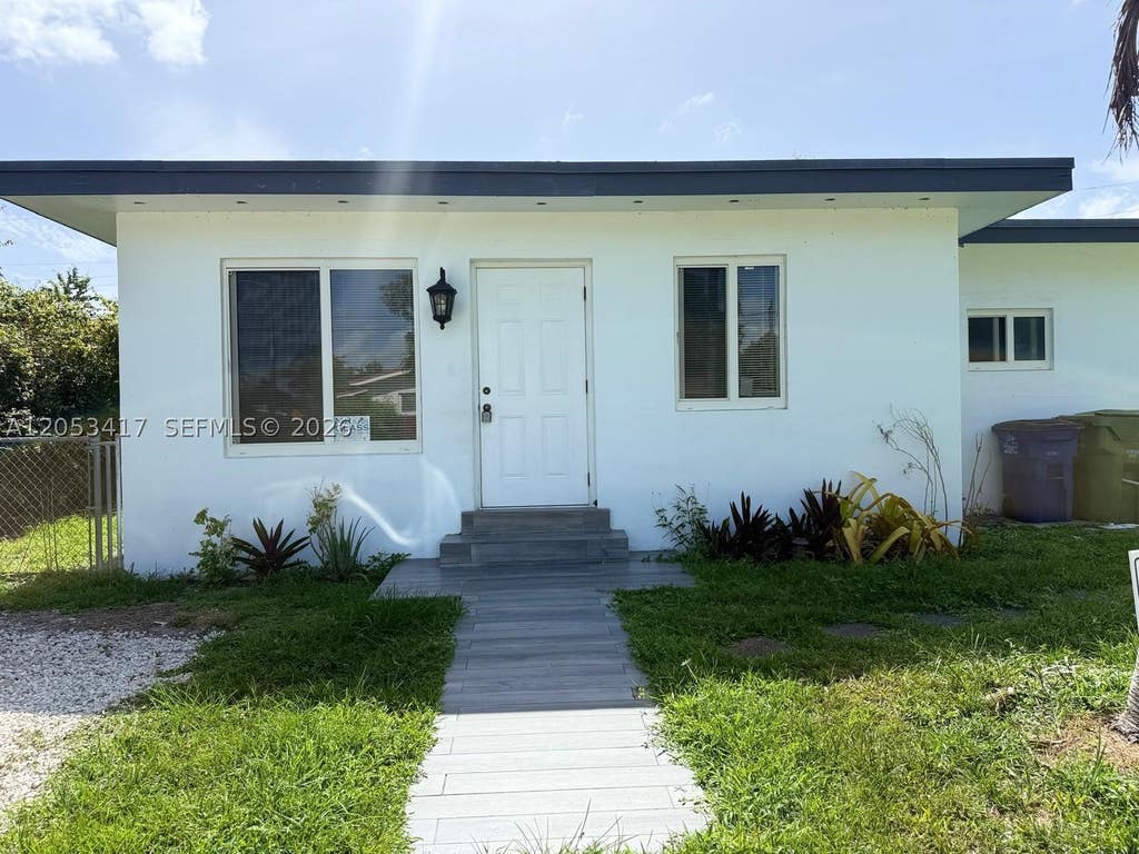 Photo of 520 SW 5th St #2, Hallandale Beach, FL 33009 (MLS # A12053417)