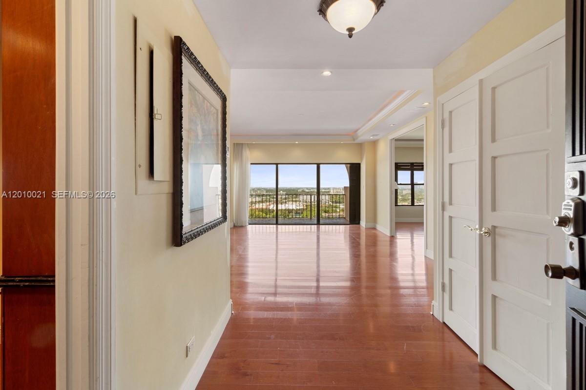 CRICKET CLUB CONDO - Residential