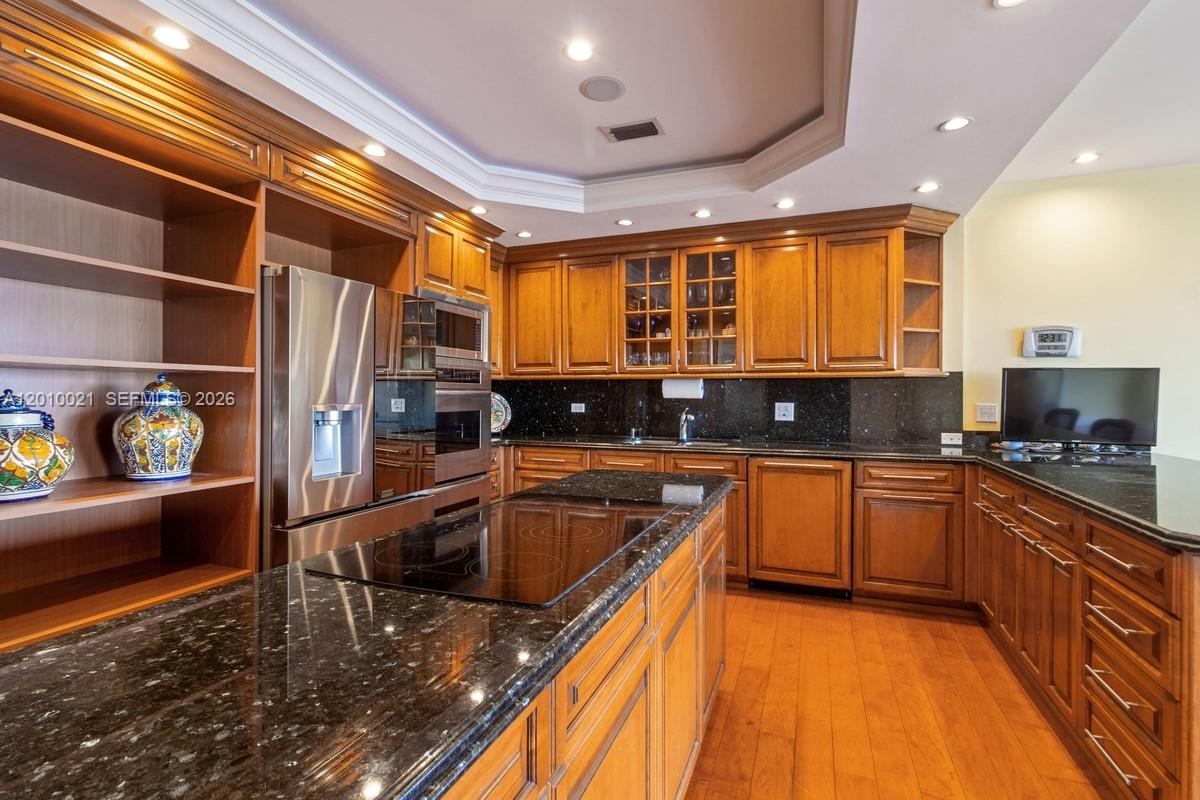 CRICKET CLUB CONDO - Residential