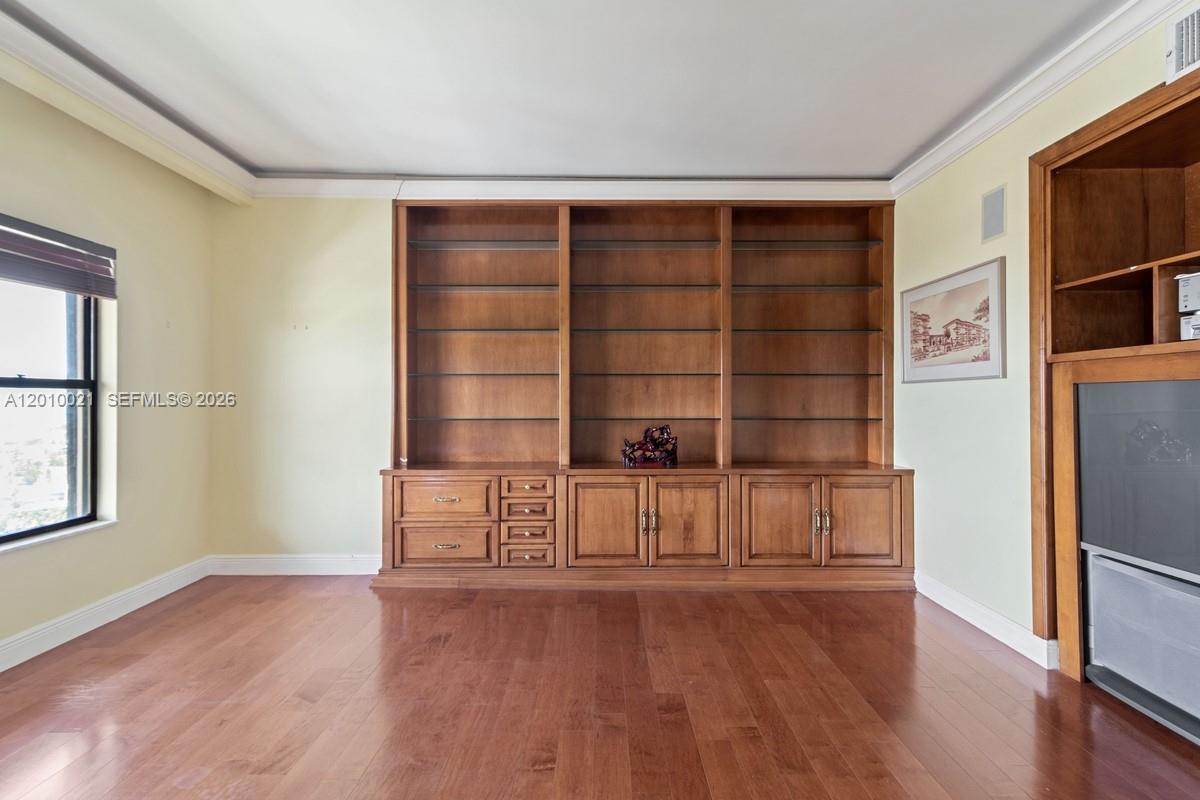 CRICKET CLUB CONDO - Residential