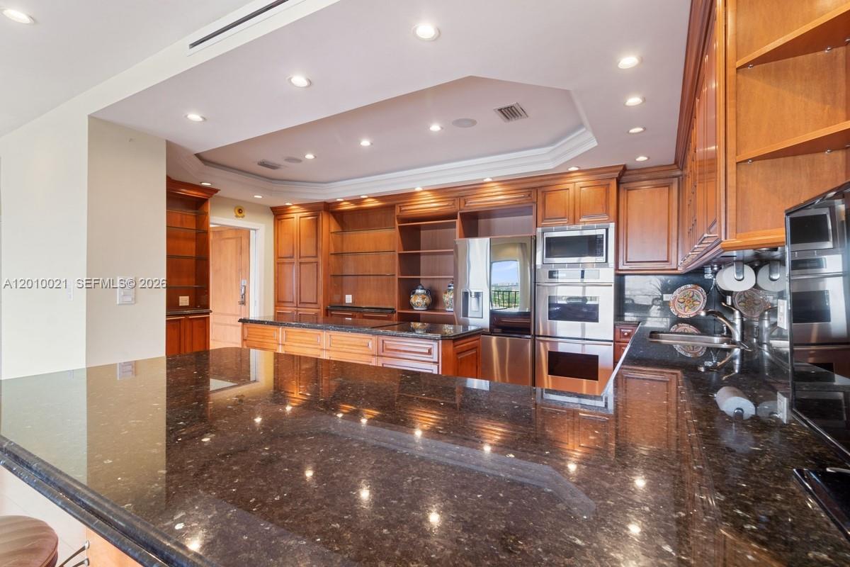 CRICKET CLUB CONDO - Residential