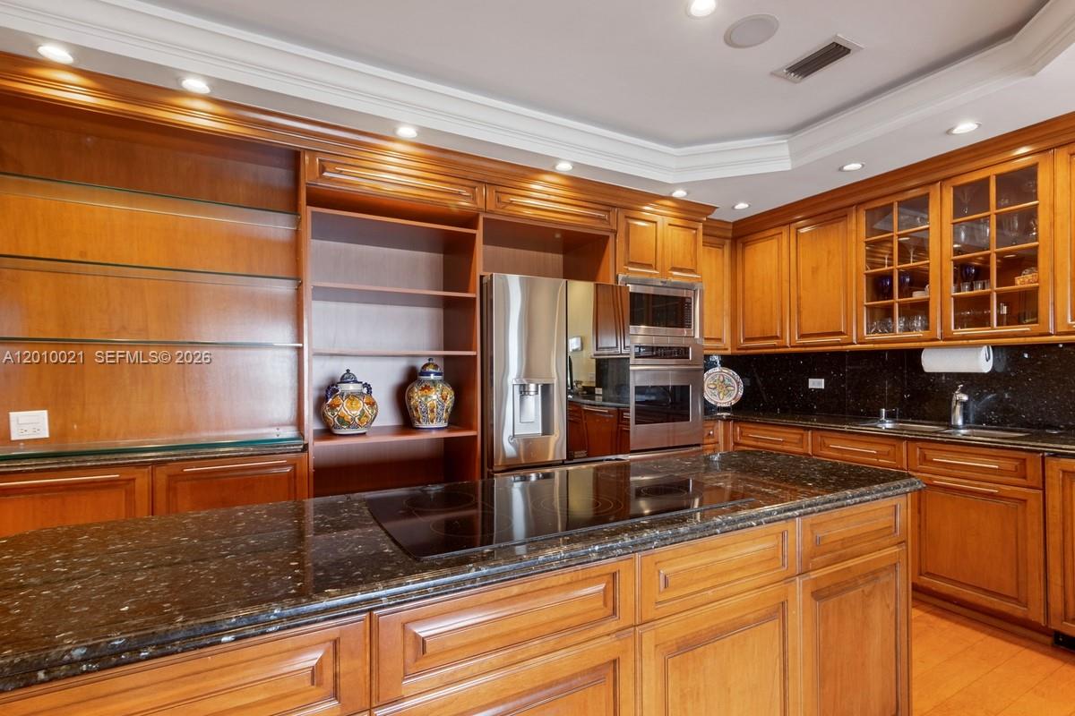 CRICKET CLUB CONDO - Residential