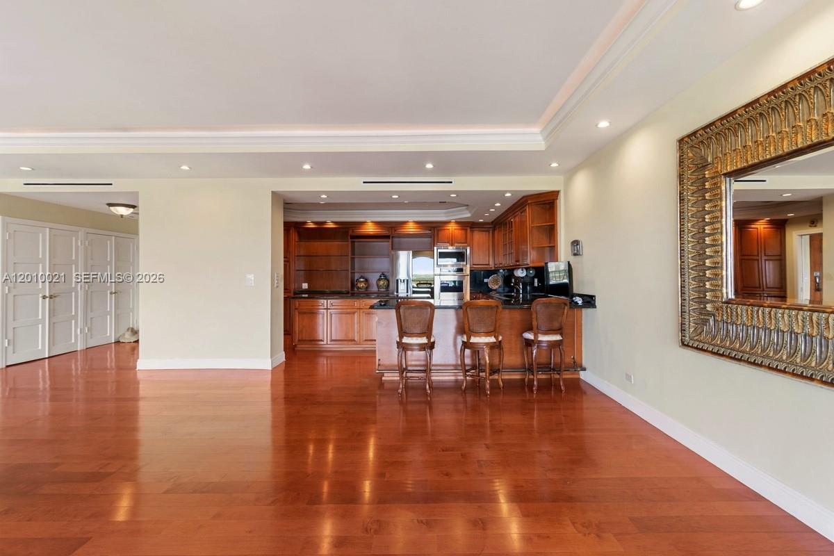 CRICKET CLUB CONDO - Residential