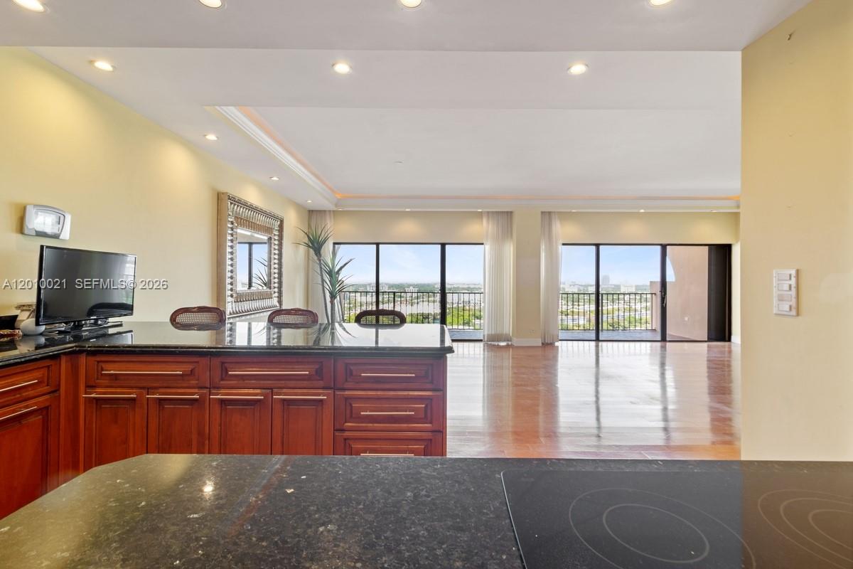 CRICKET CLUB CONDO - Residential