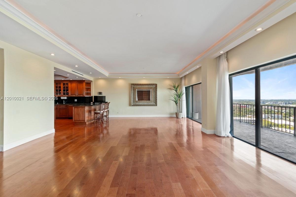 CRICKET CLUB CONDO - Residential