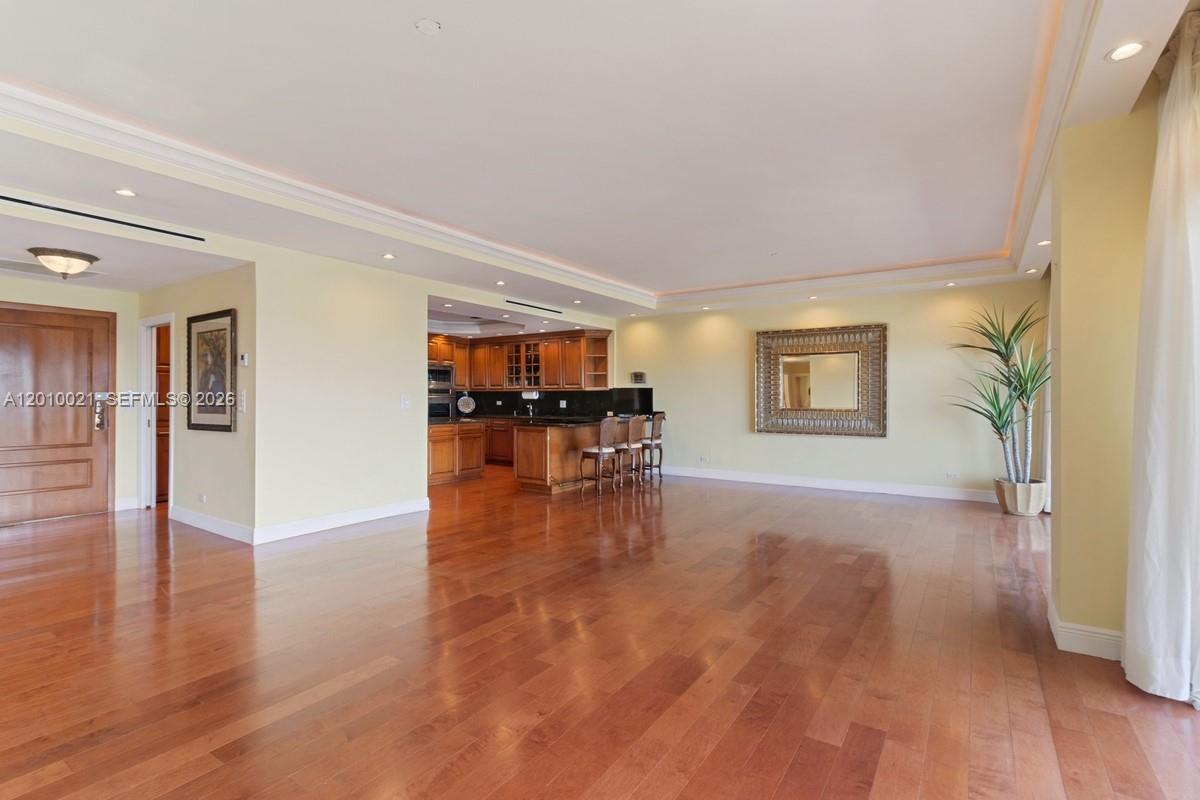 CRICKET CLUB CONDO - Residential