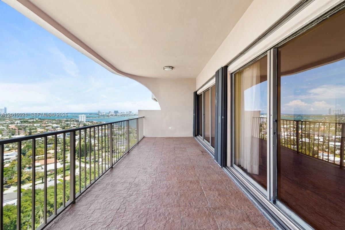 CRICKET CLUB CONDO - Residential
