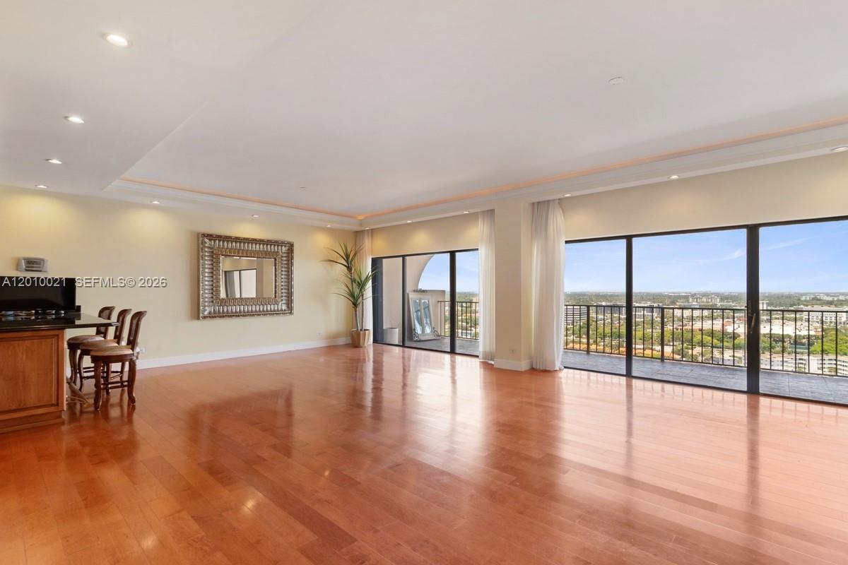 CRICKET CLUB CONDO - Residential