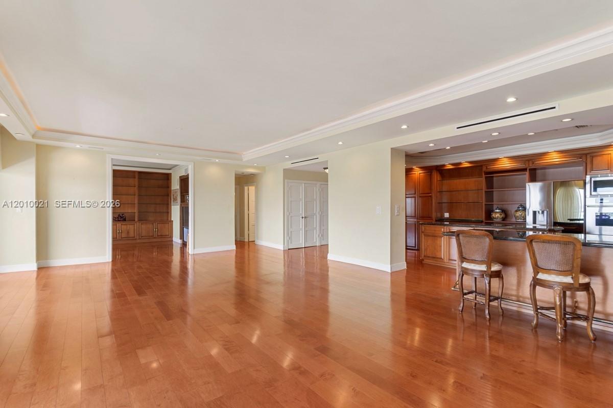 CRICKET CLUB CONDO - Residential