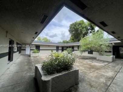 bright, 1 bed / 1 bath apartament in prime miami location.
lots of natural light. move-in ready, near shops and transit