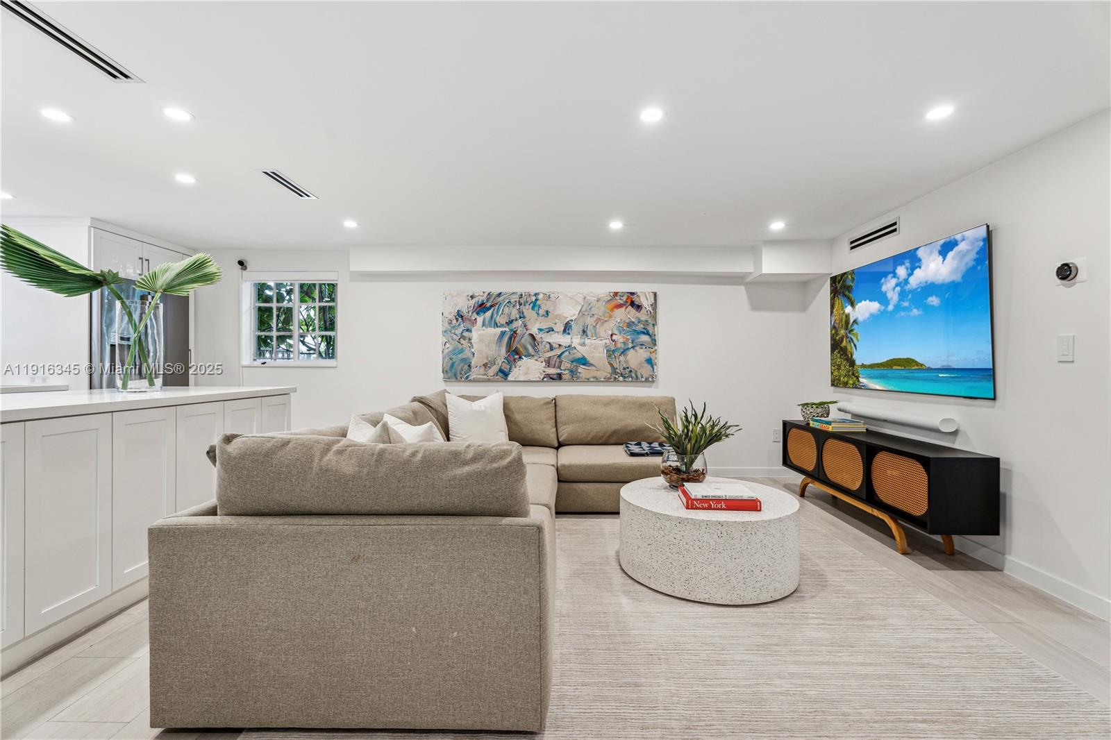 THE DARIA CONDO - Residential