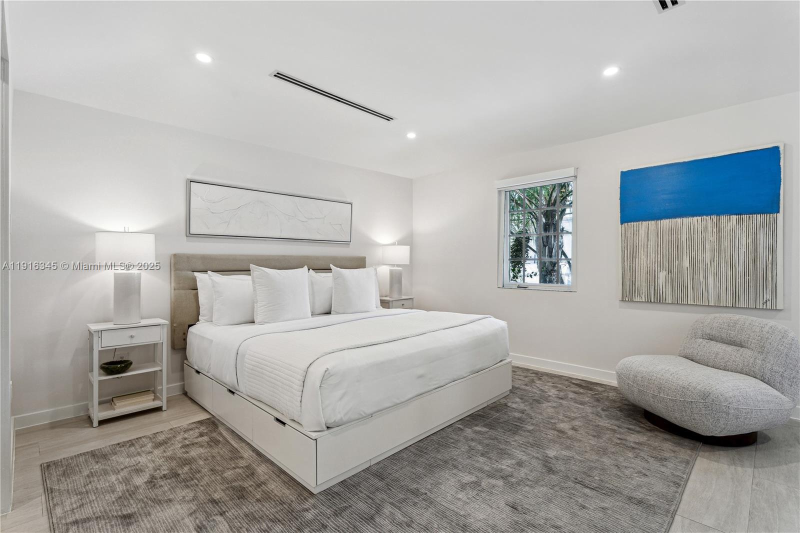 THE DARIA CONDO - Residential