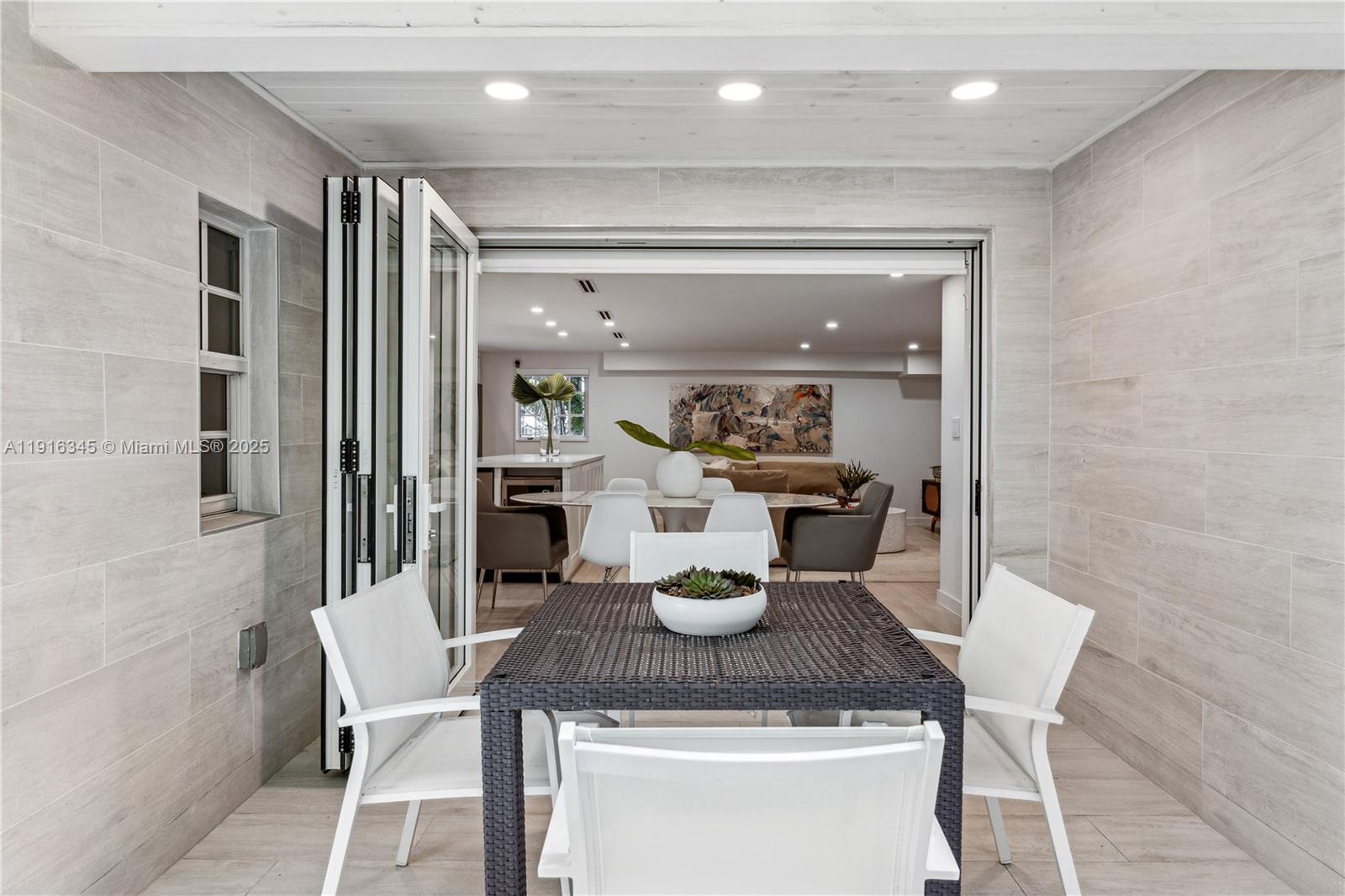 THE DARIA CONDO - Residential