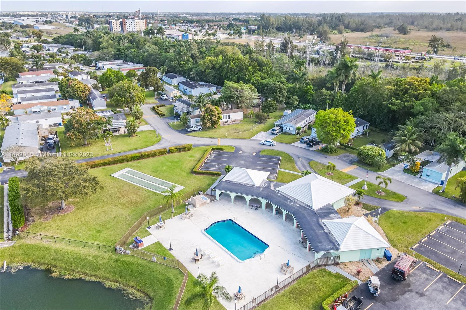 GATEWAY ESTATES PARK COND - Residential