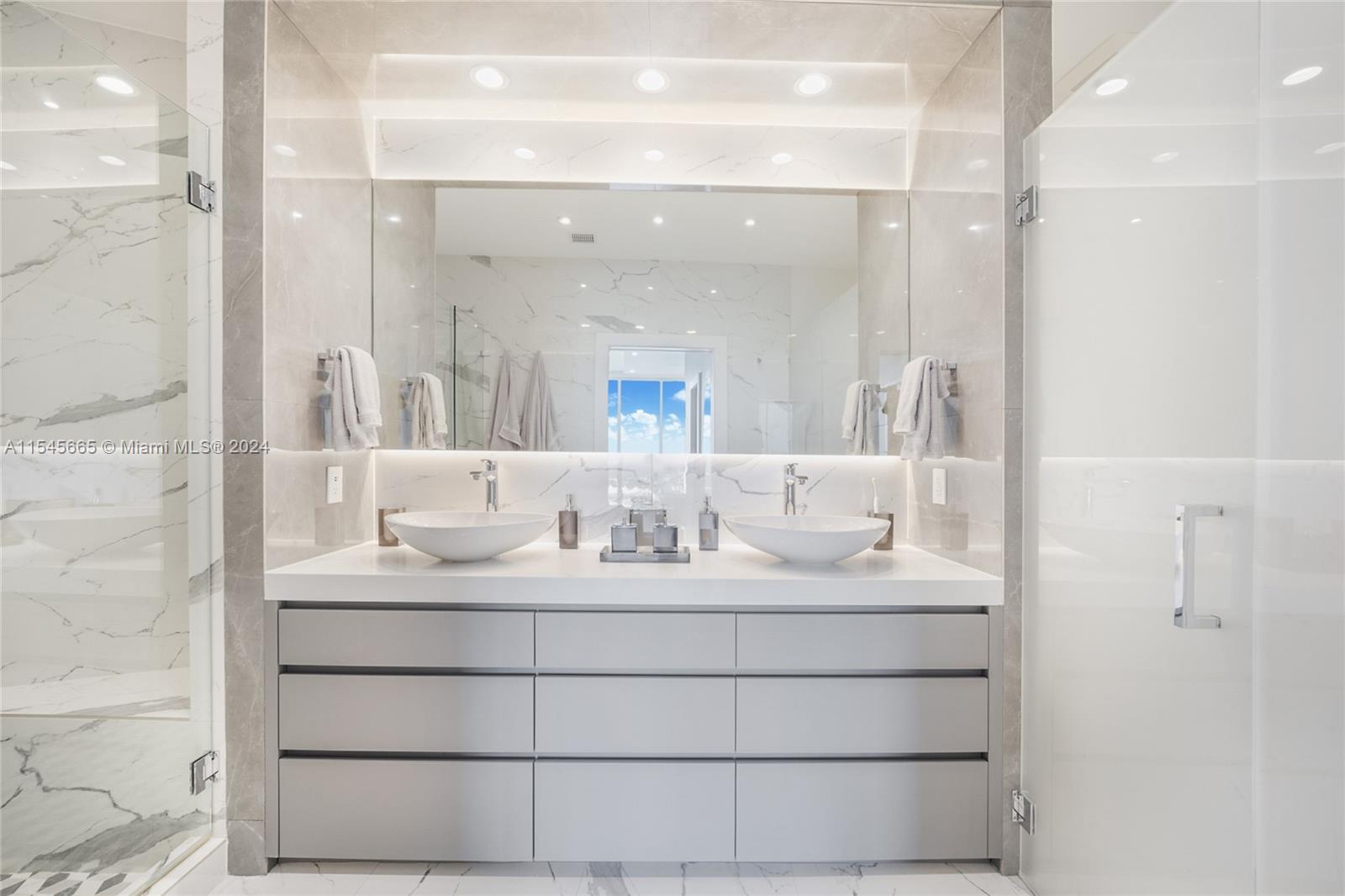 CARBONELL CONDO - Residential