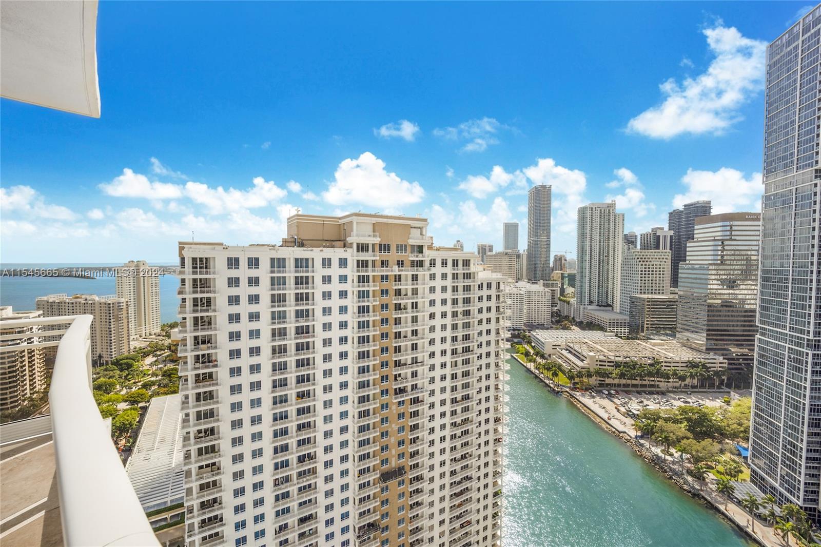 CARBONELL CONDO - Residential