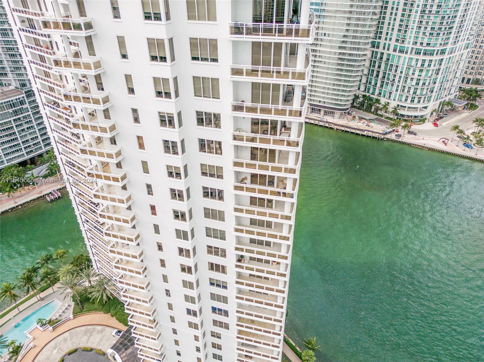 CARBONELL CONDO - Residential