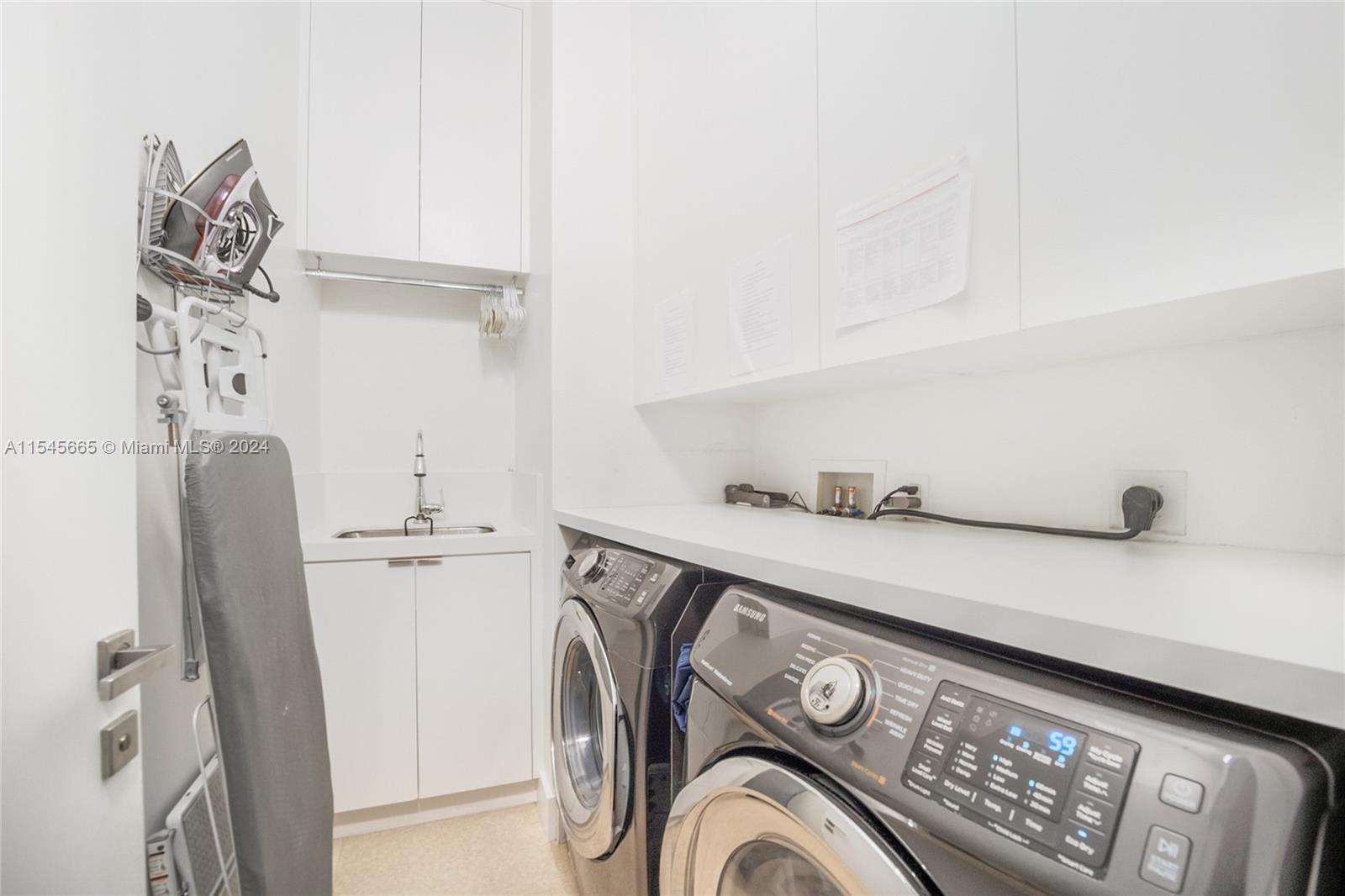 CARBONELL CONDO - Residential