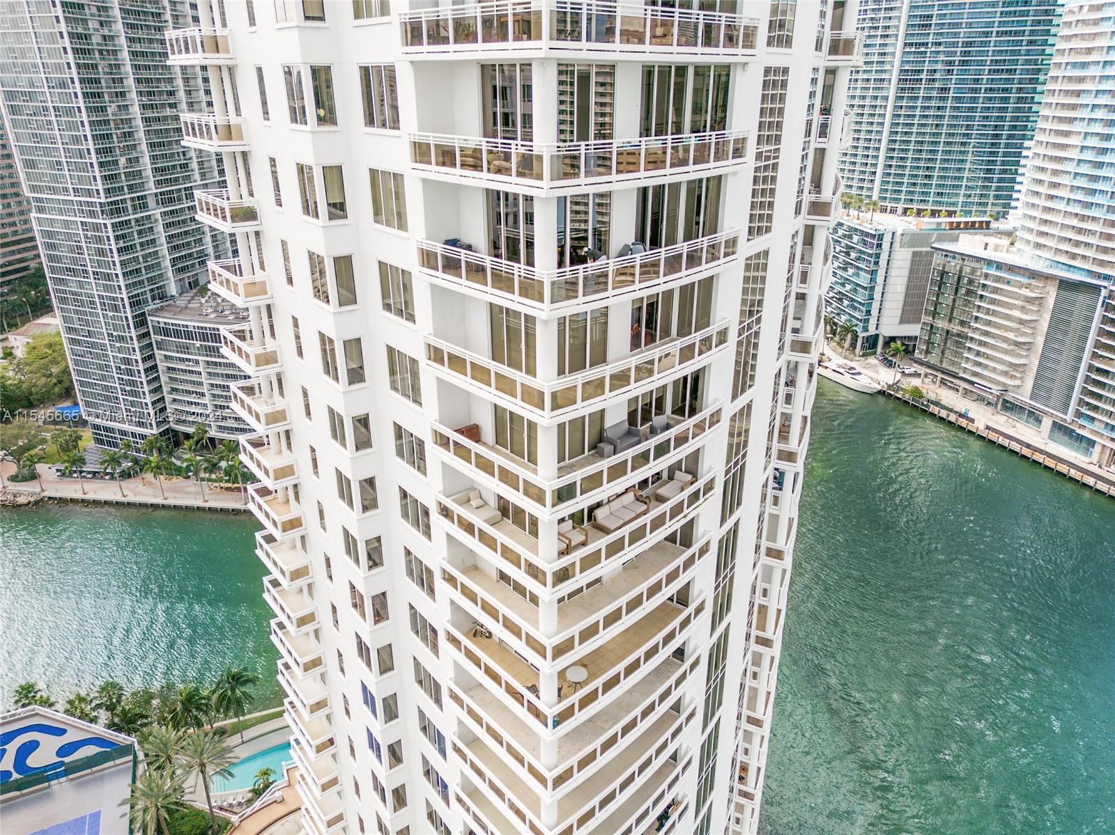 CARBONELL CONDO - Residential
