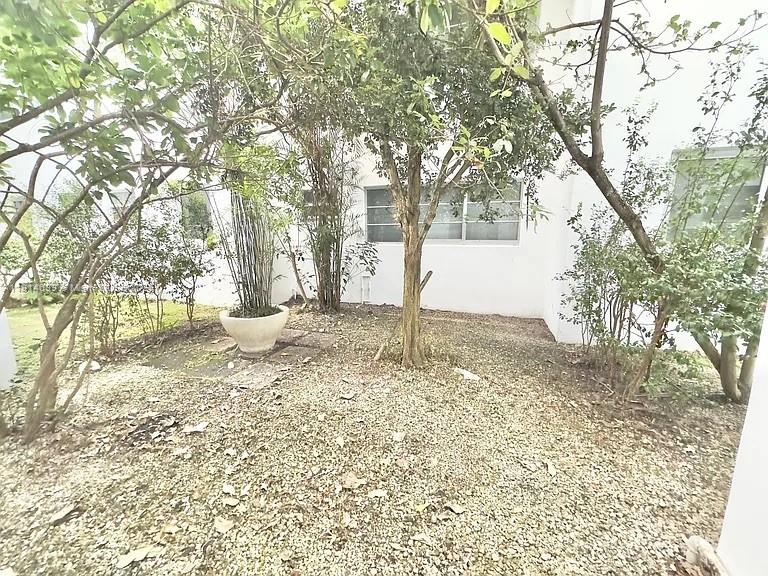 ETRURIA CONDO - Residential Lease