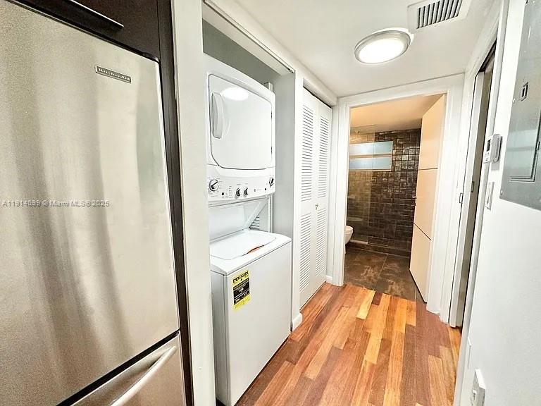 ETRURIA CONDO - Residential Lease