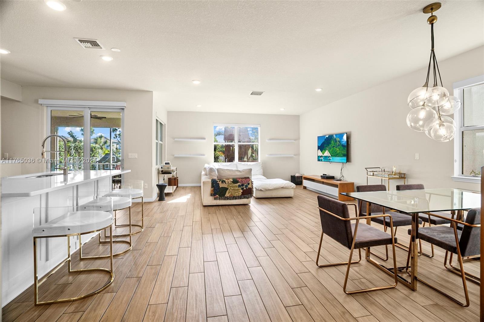 HILLCREST COUNTRY CLUB SO - Residential