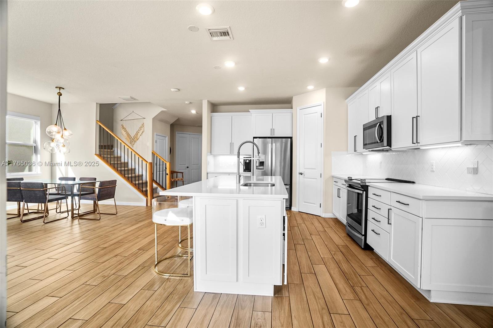 HILLCREST COUNTRY CLUB SO - Residential