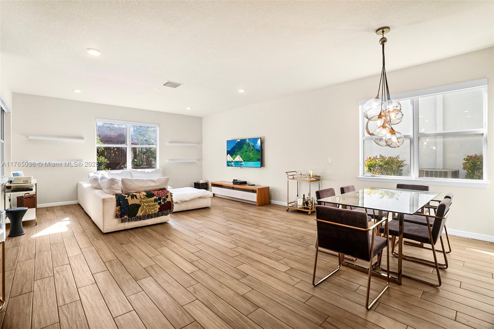 HILLCREST COUNTRY CLUB SO - Residential