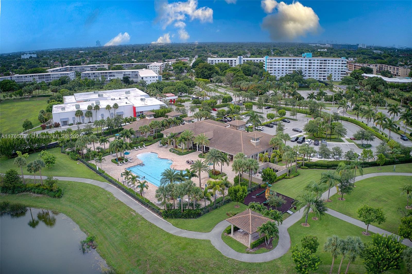 HILLCREST COUNTRY CLUB SO - Residential