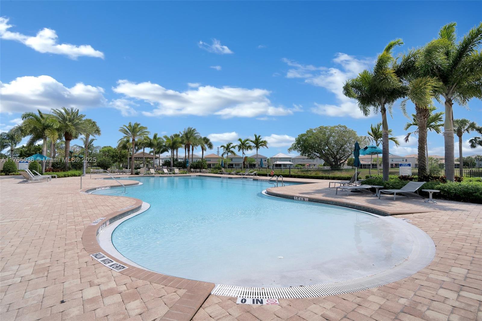 HILLCREST COUNTRY CLUB SO - Residential