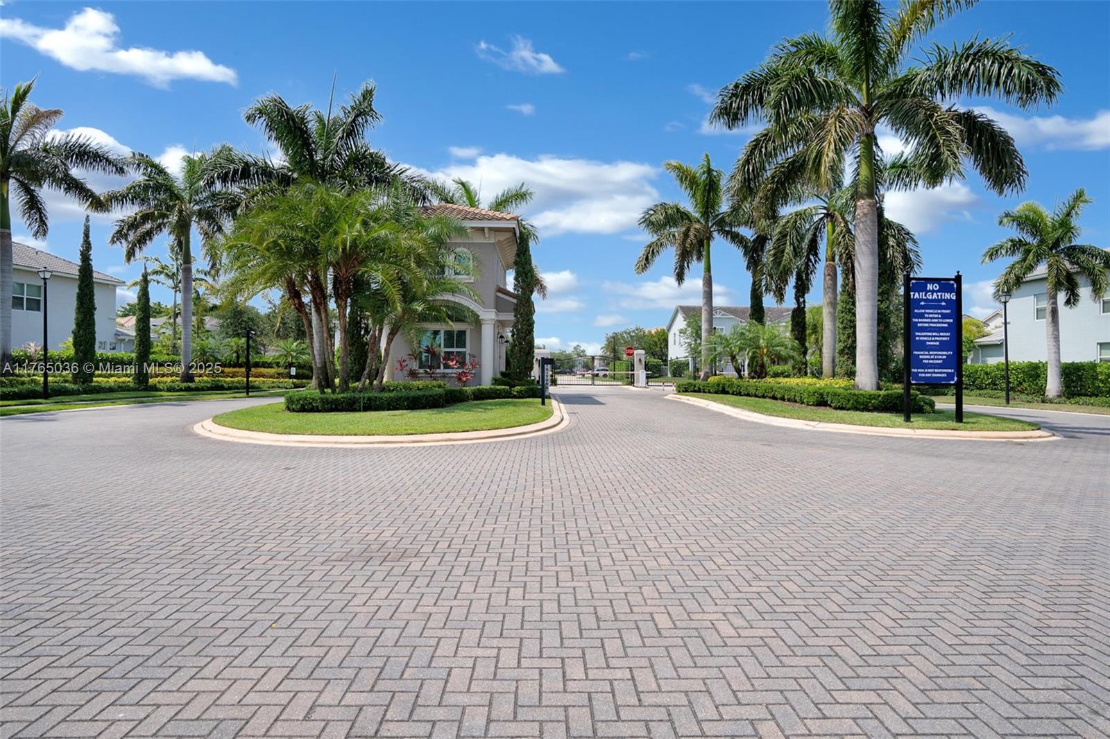 HILLCREST COUNTRY CLUB SO - Residential