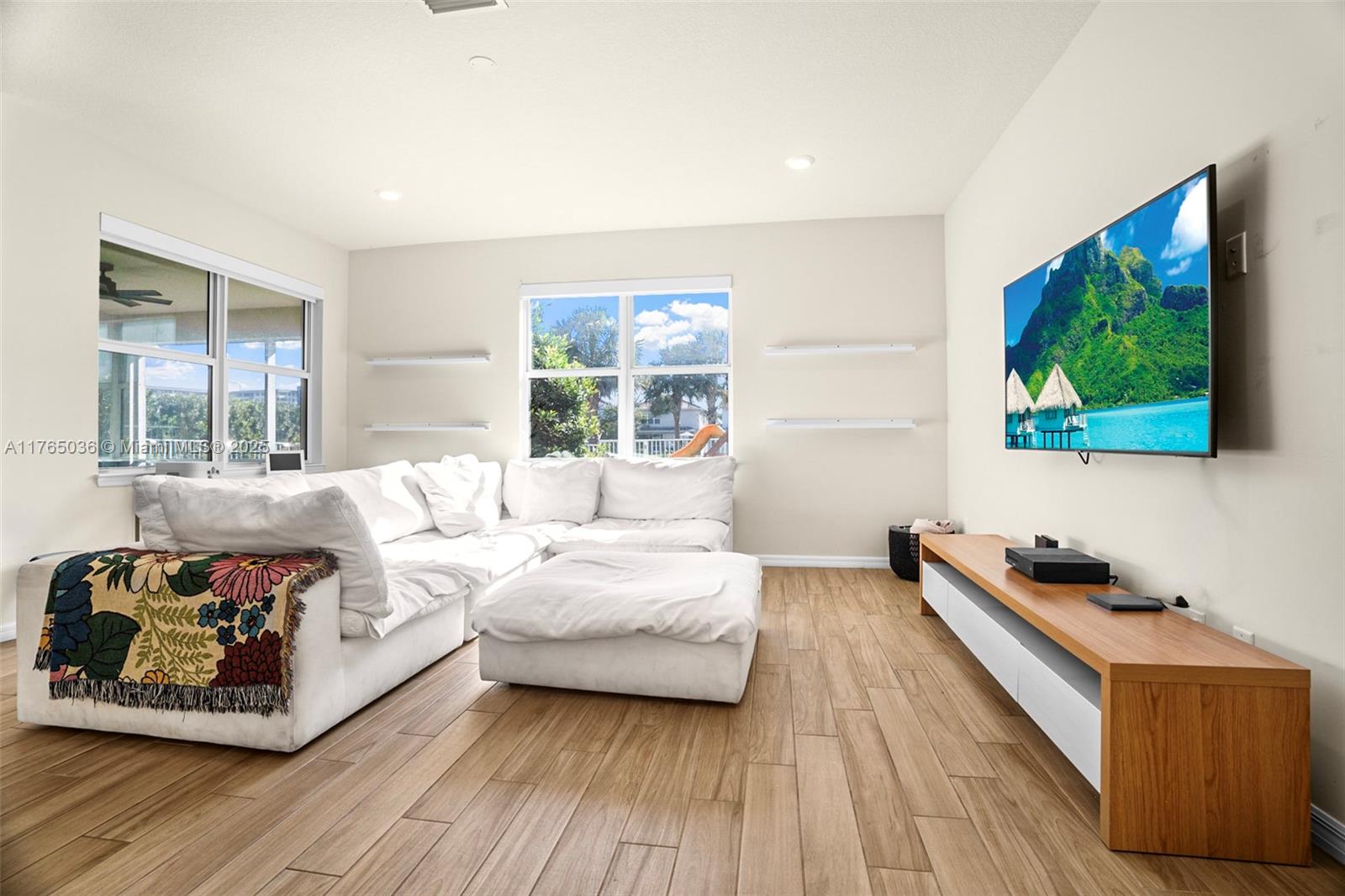 HILLCREST COUNTRY CLUB SO - Residential