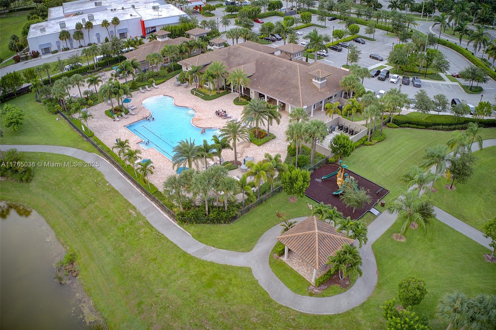 HILLCREST COUNTRY CLUB SO - Residential