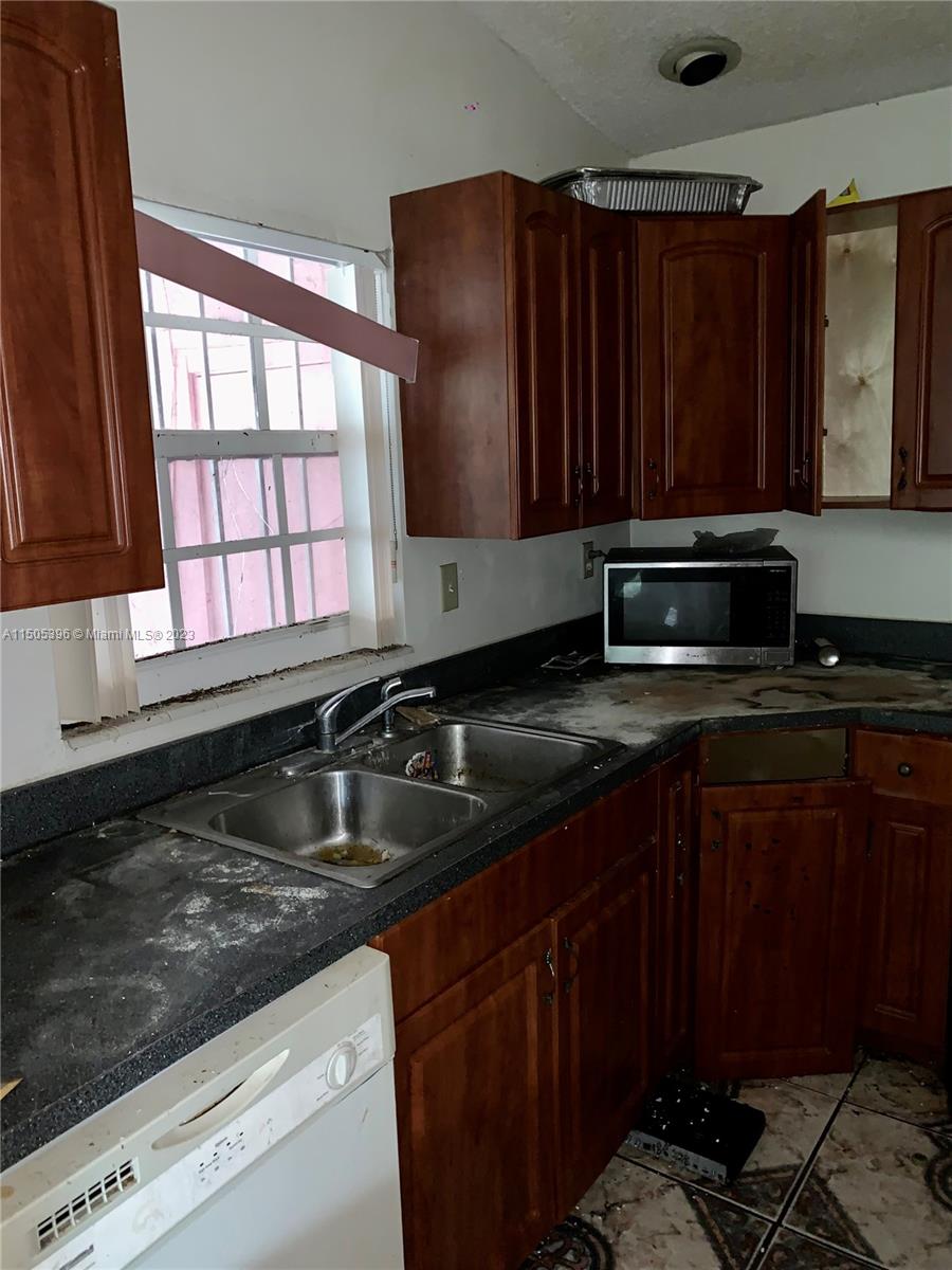 LESLIE ESTATES SEC 14 - Residential