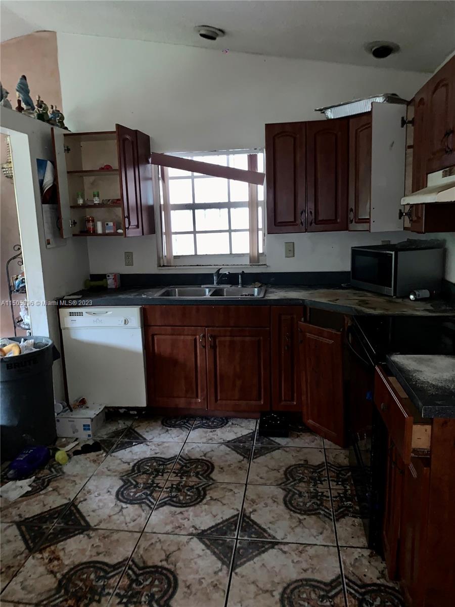 LESLIE ESTATES SEC 14 - Residential