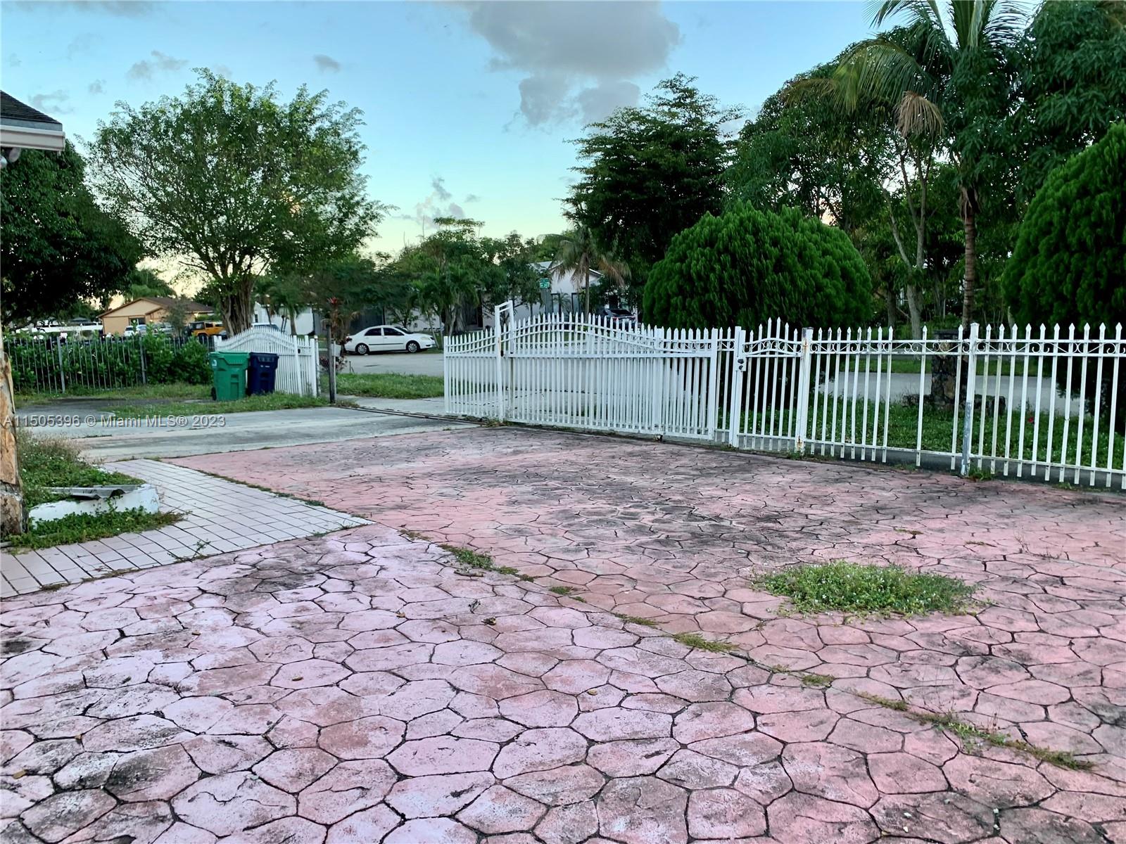 LESLIE ESTATES SEC 14 - Residential