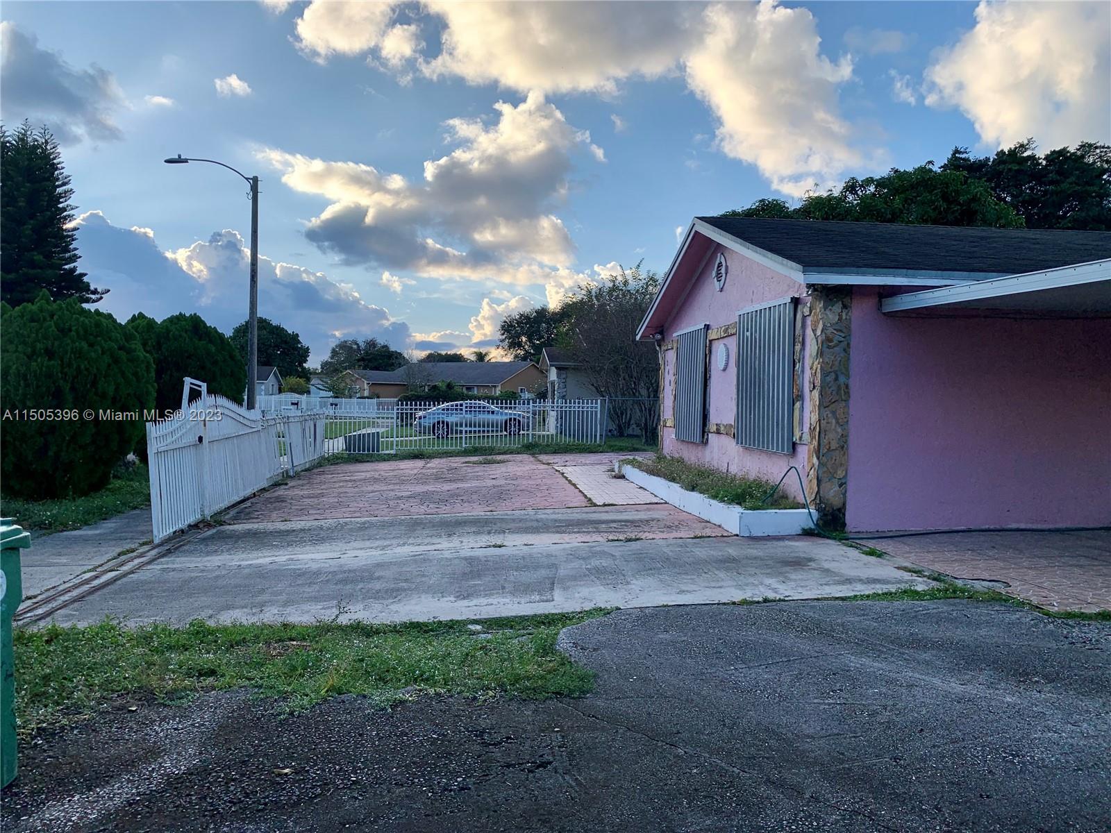 LESLIE ESTATES SEC 14 - Residential