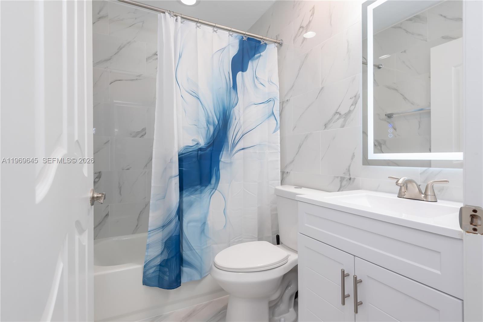 IBIS VILLAS AT DORAL COND - Residential