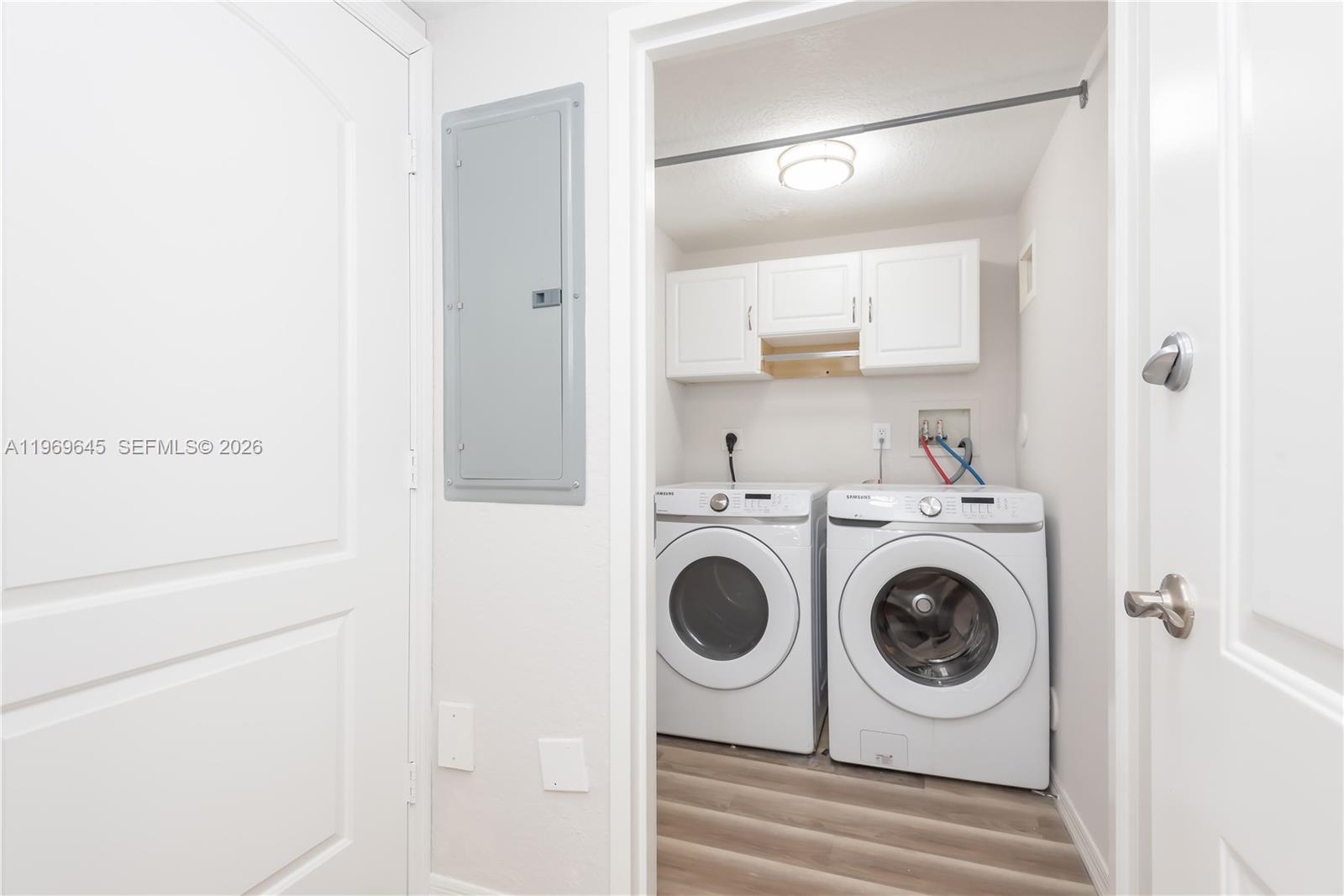 IBIS VILLAS AT DORAL COND - Residential